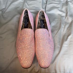 Men’s size 13 pink dress shoes.